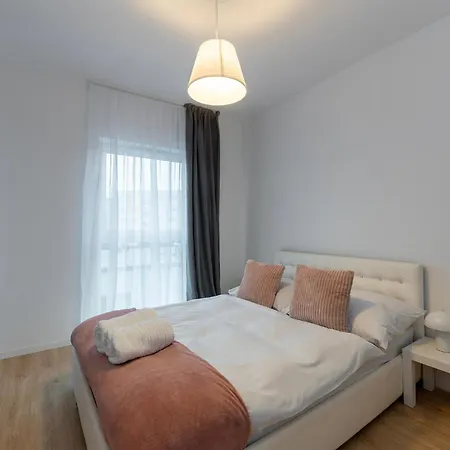 Rosa Janów Z Miejscem Parkingowym Apartament Łódź
