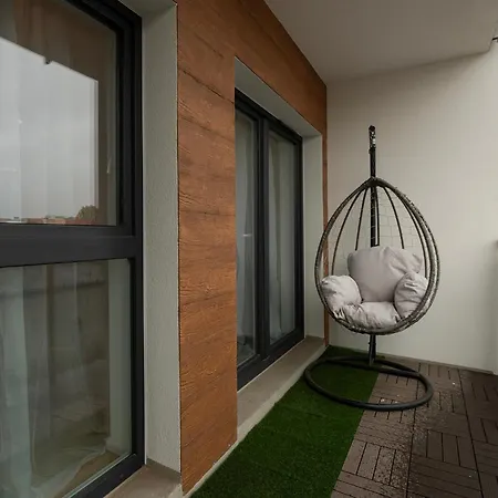 Rosa Janow Z Miejscem Parkingowym *