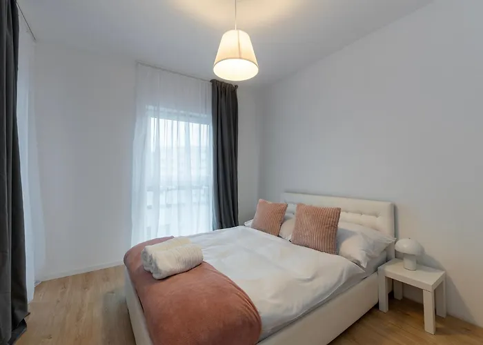 Rosa Janow Z Miejscem Parkingowym Apartman Łódź